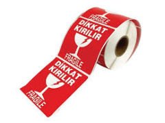 Dikkat Kırılır Etiketi 100x100 mm (10cmx10cm) 1 Rulo 500 Adet (Uyarı Etiketidir)